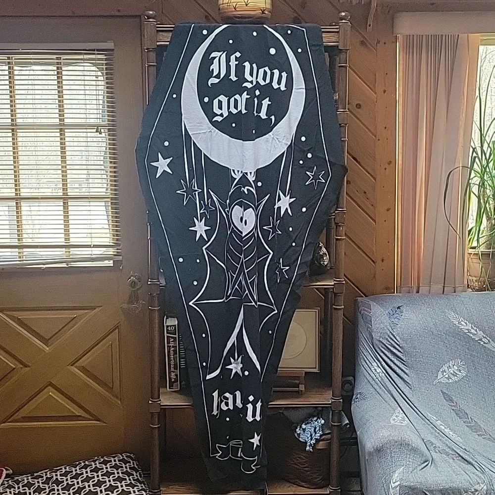 Killstar HAUNT IT COFFIN TOWEL - Picture 7 of 8